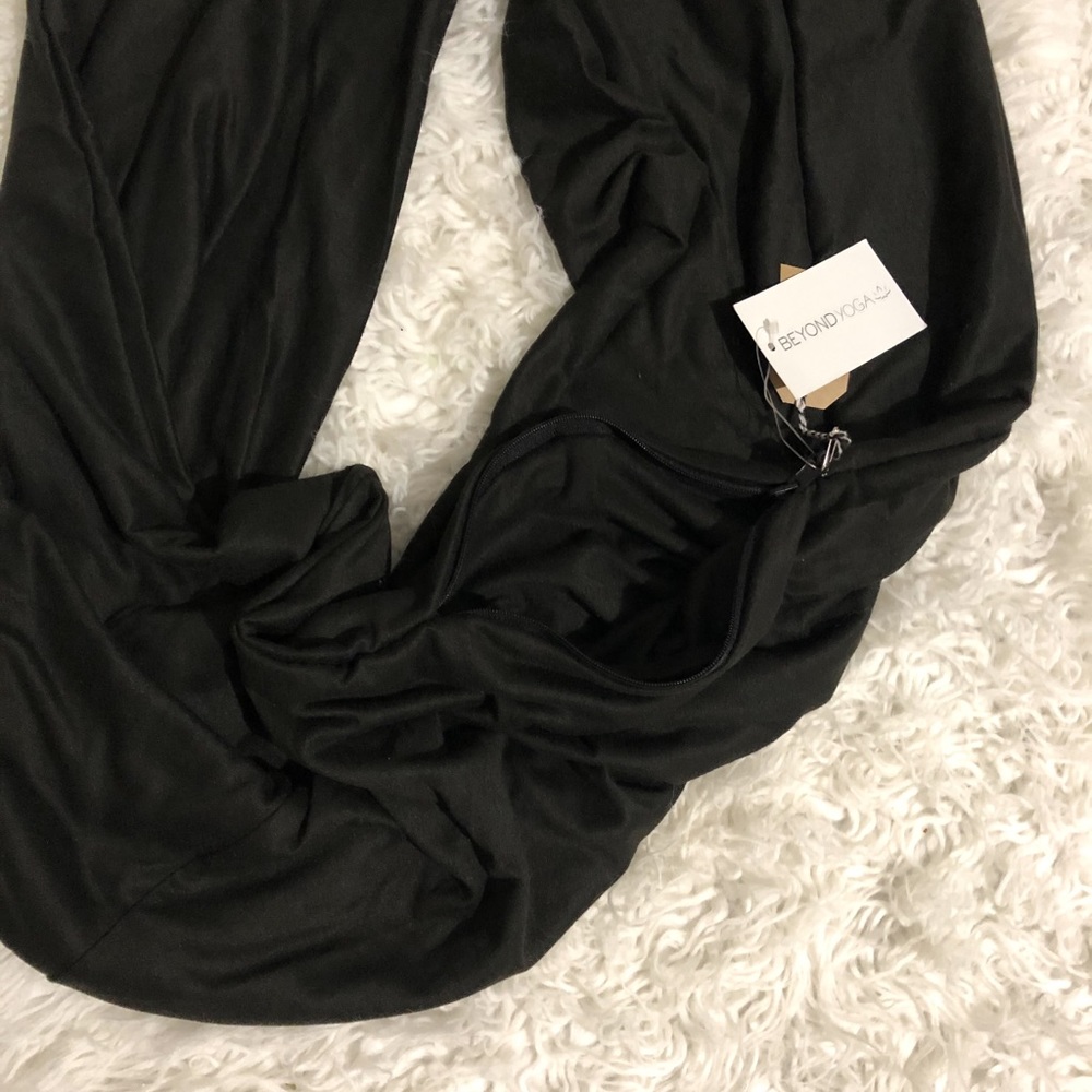 NWT Beyond Yoga Infinity Scarf